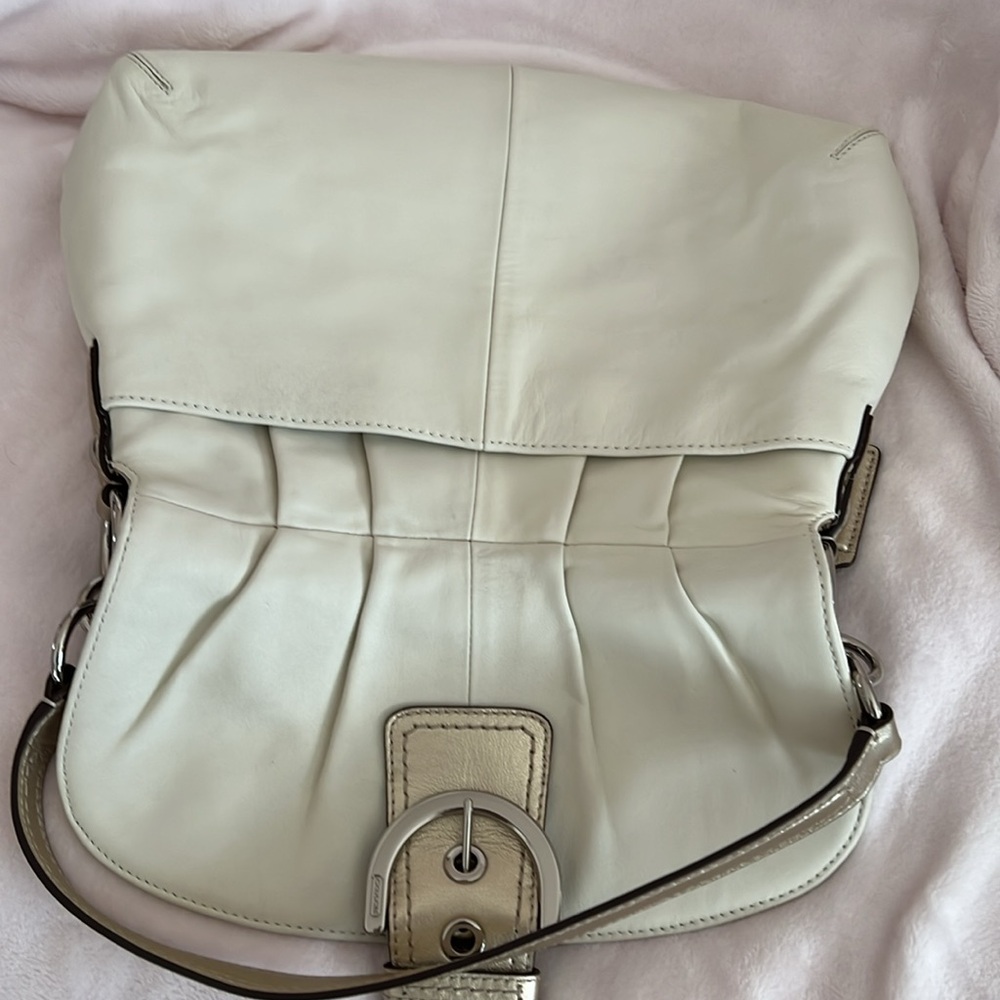 Coach bag cream and gold lavender inside - Picture 10 of 16